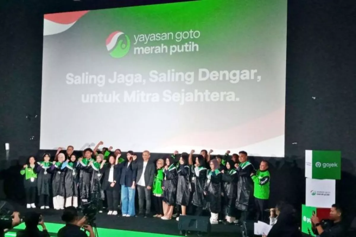 Gojek Salurkan 35.000 Paket Perlengkapan Sekolah untuk Anak Mitra