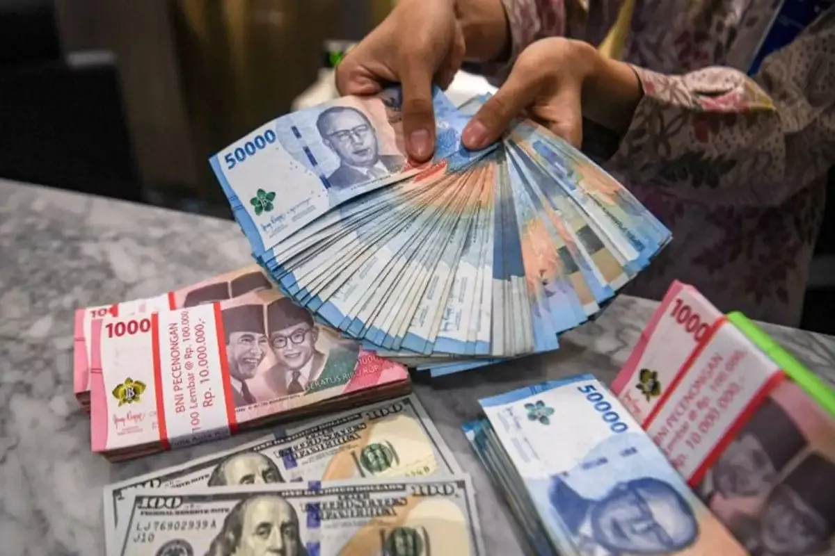Rupiah Menguat ke Rp17.800 dan Dolar AS Melemah Pagi Ini