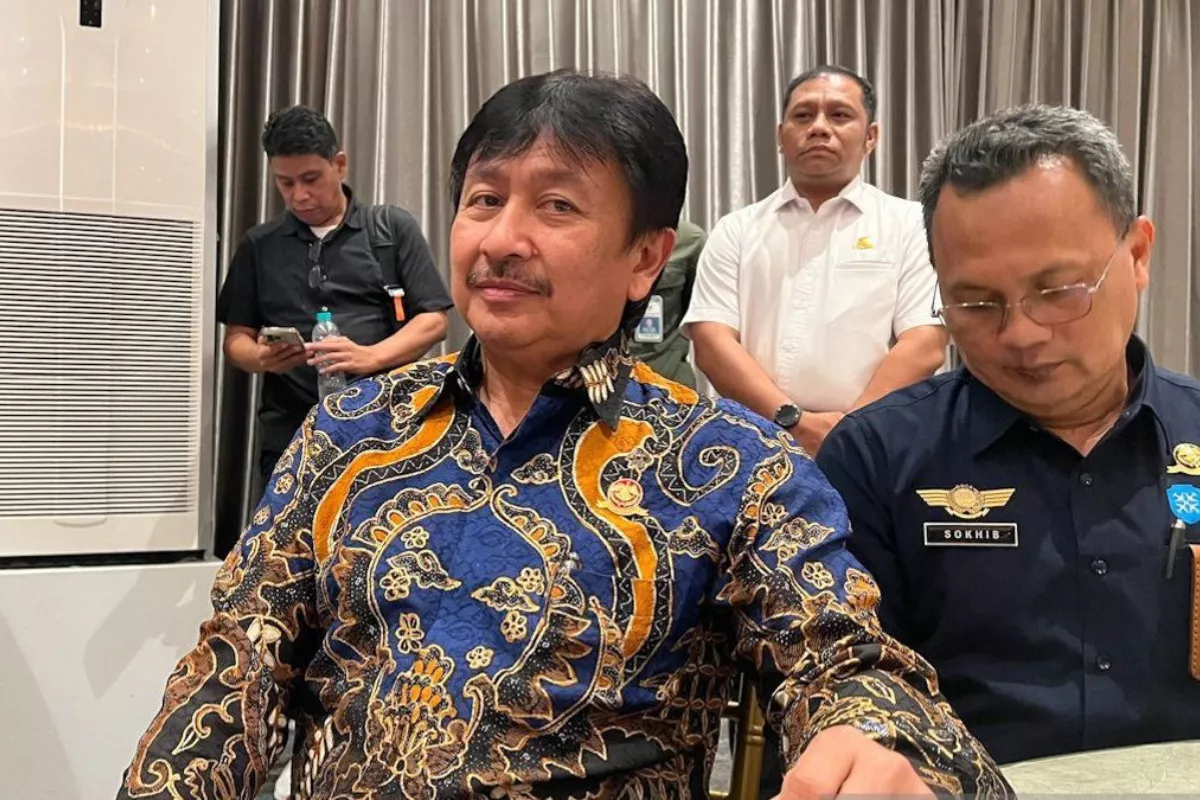 Harga Avtur Melandai, Kemenhub Turunkan Fuel Surcharge Tiket Pesawat!