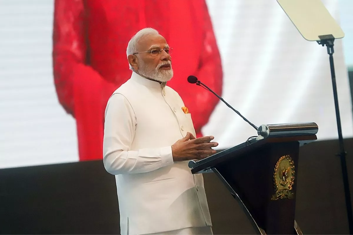Momen Spiritual PM Narendra Modi Jalani Ibadah di Candi Prambanan