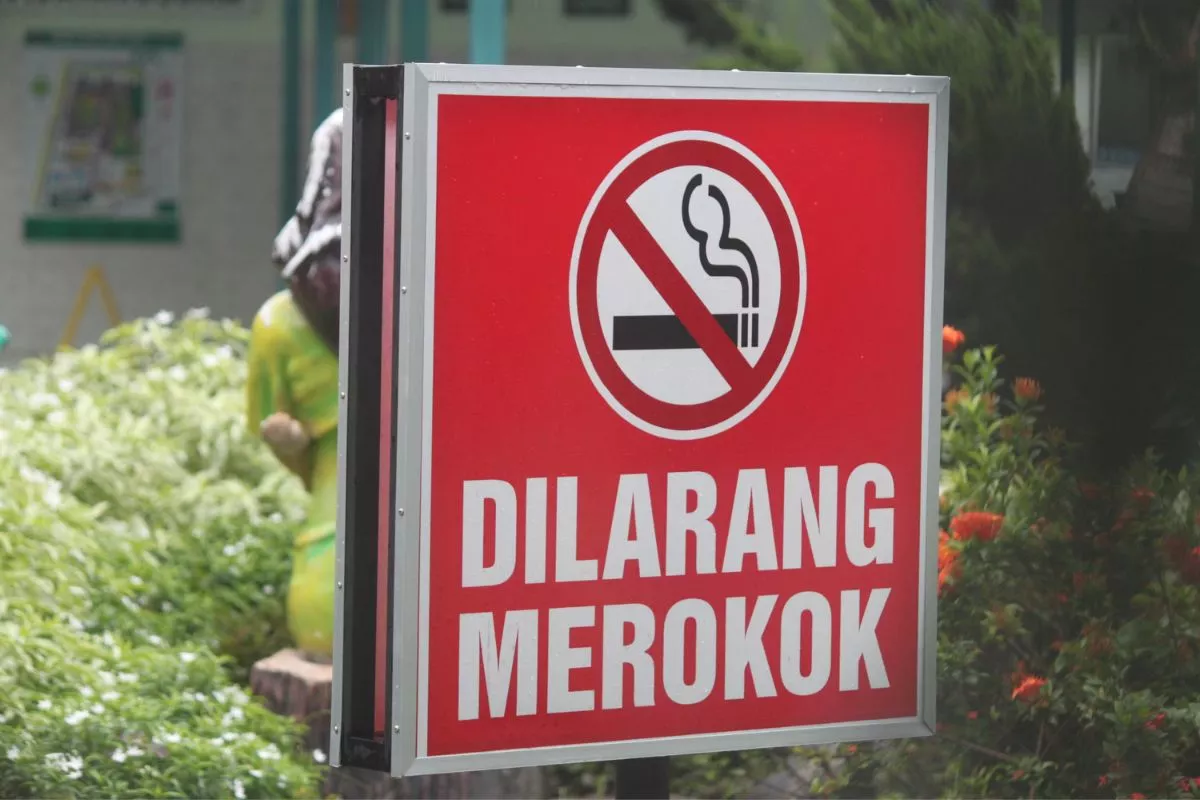 Larangan Merokok di Kereta Api: KAI Berikan Sanksi Turun Paksa