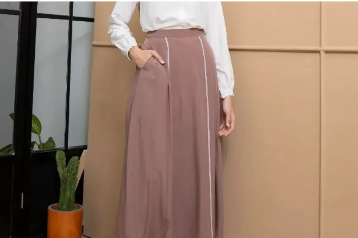 19 Inspirasi Padu Padan Rok Coklat untuk Tampilan Elegan