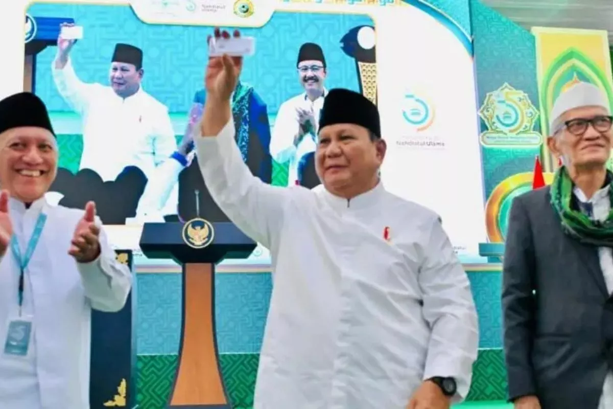 Prabowo Resmi Terima Kartanu di Penutupan Muktamar Ke-35 NU