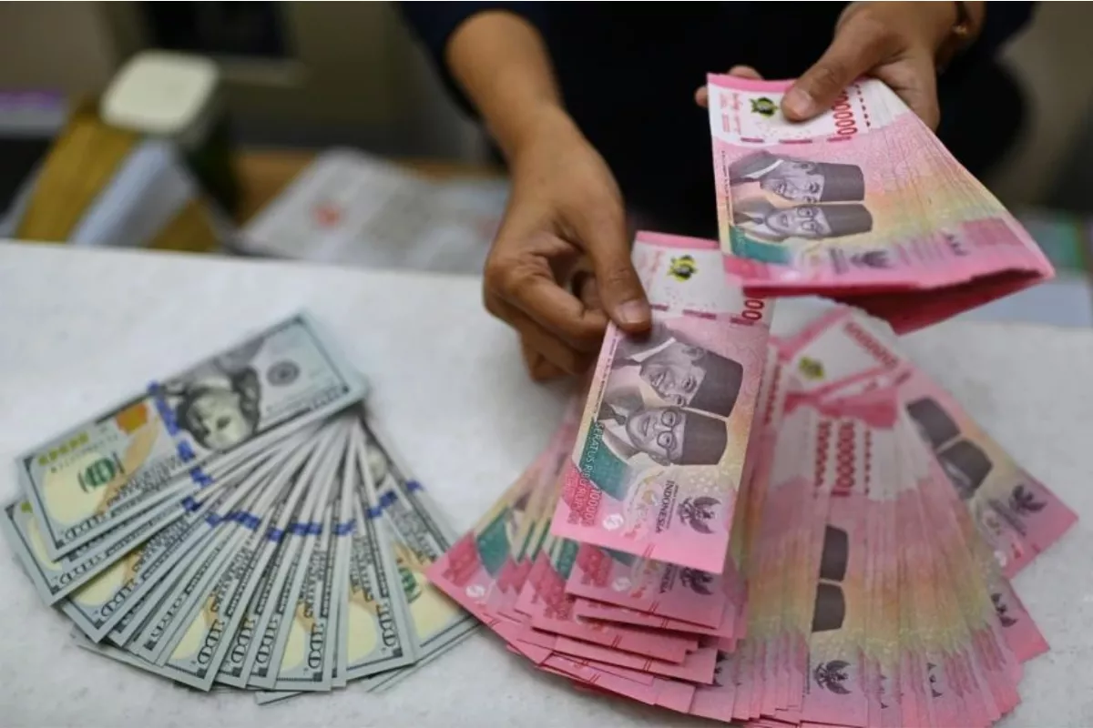 Dolar AS Loyo terhadap Rupiah, Masih Tertahan di Level Rp 17.900