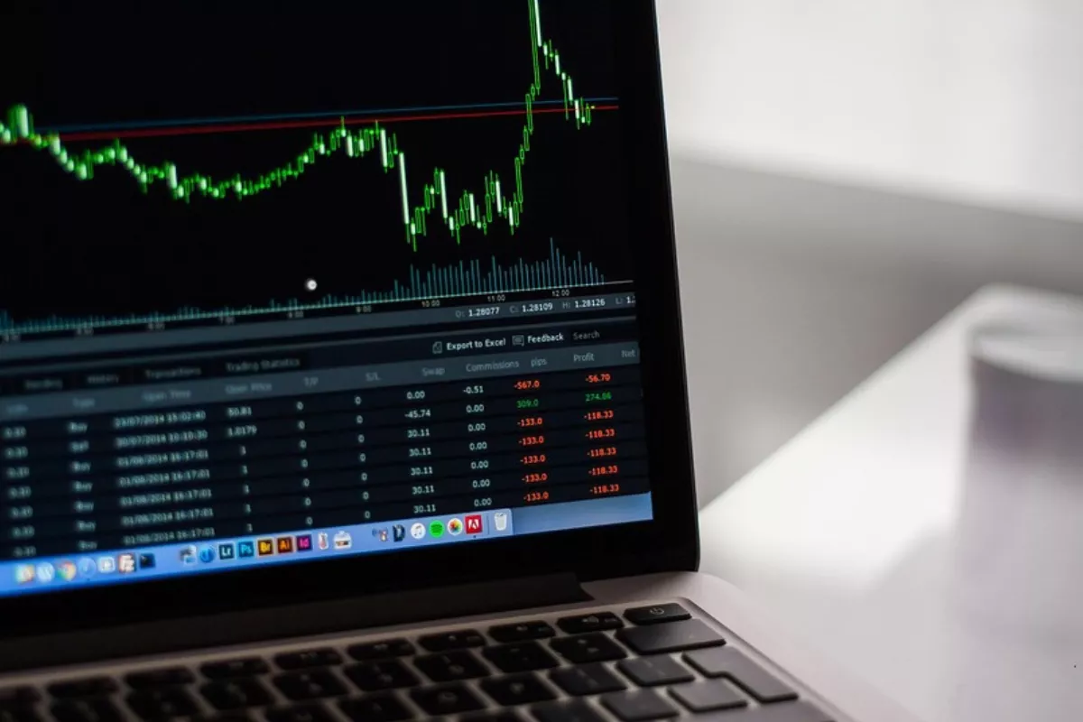 Saham Melemah, IHSG Bergerak Fluktuatif Sepanjang Hari