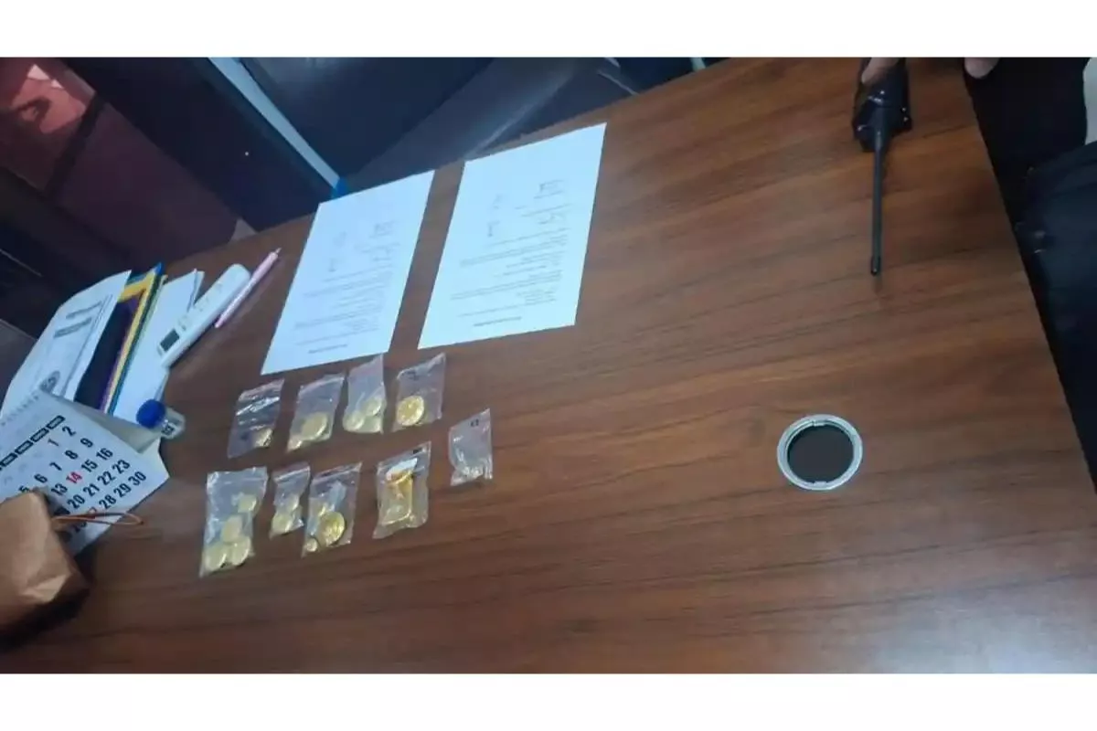 Emas Seberat 13 Kg Terdeteksi Mesin di Bandara Djalaludin Gorontalo