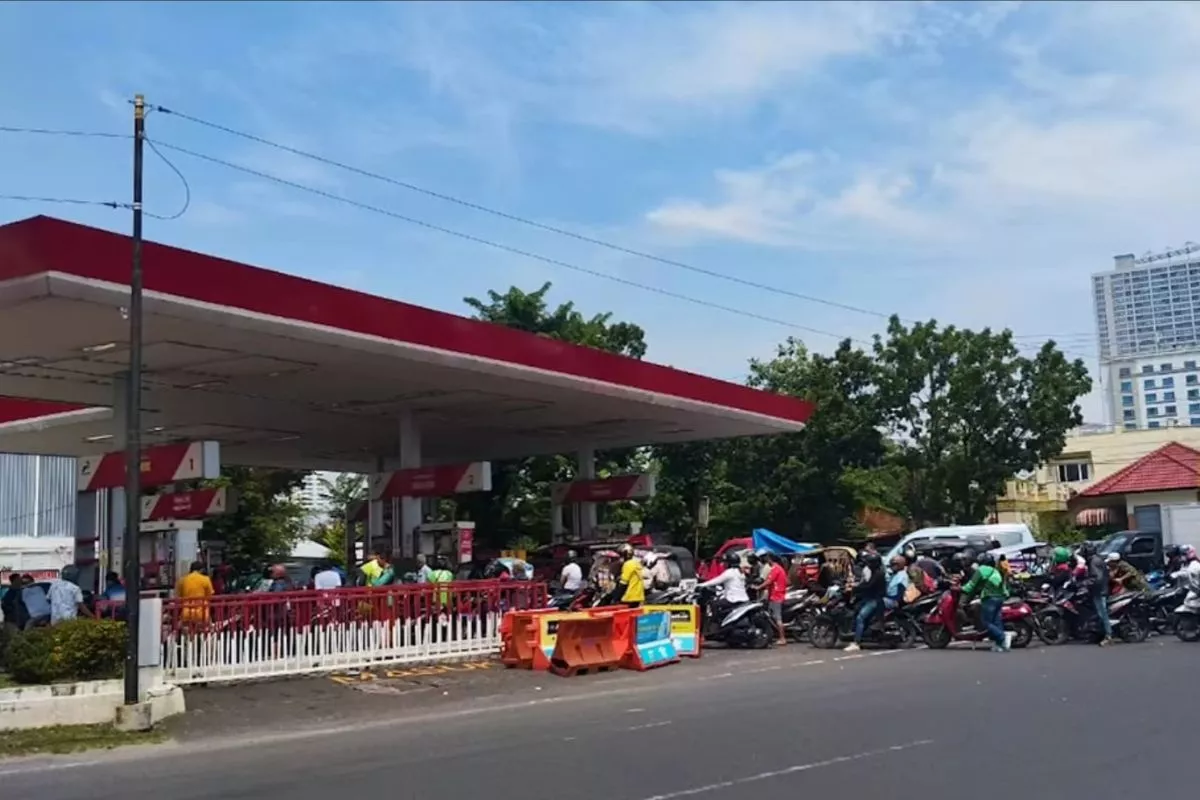 Bahlil Kaji Pemblokiran Subsidi Pertalite untuk Desil 9-10