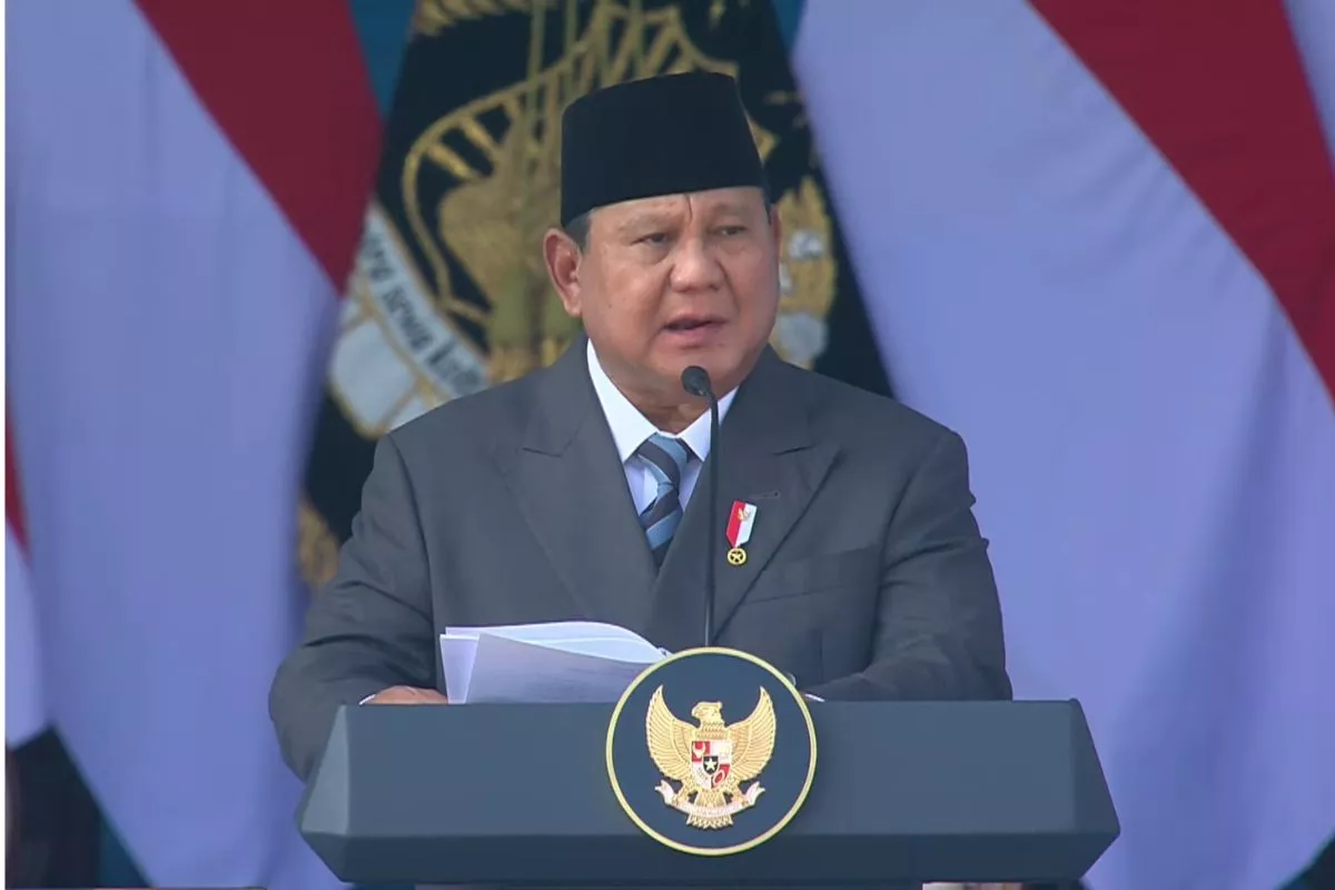 HUT Ke-80 Bhayangkara, Prabowo Sapa dan Beri Hormat kepada Jokowi