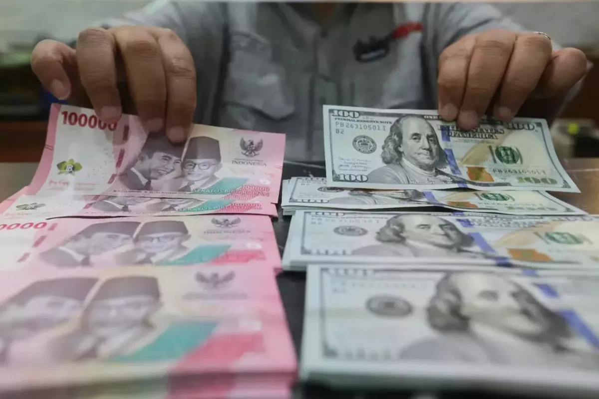 Rupiah Melemah ke 17.495 per Dolar AS di Tengah Tekanan Harga Energi