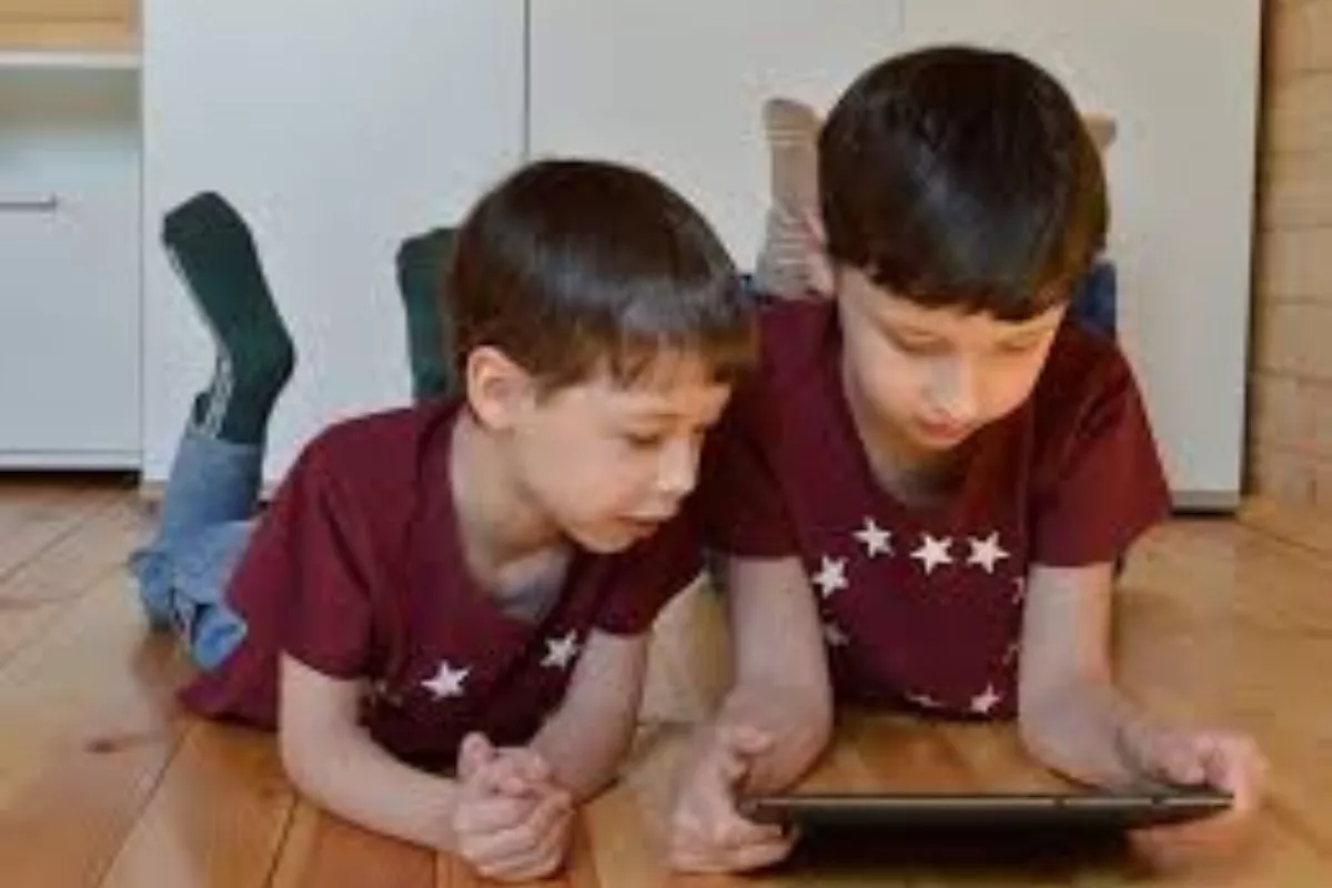 Kemkomdigi Minta Orang Tua Dampingi Anak Saat Gunakan Teknologi