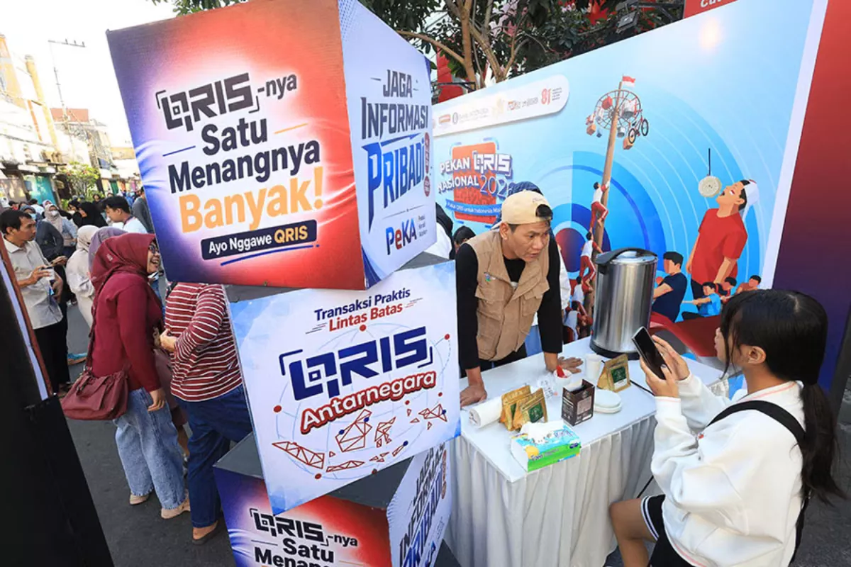 BI Kediri Edukasi QRIS Cross Border Sambil Berbagi Kopi dan Es Krim