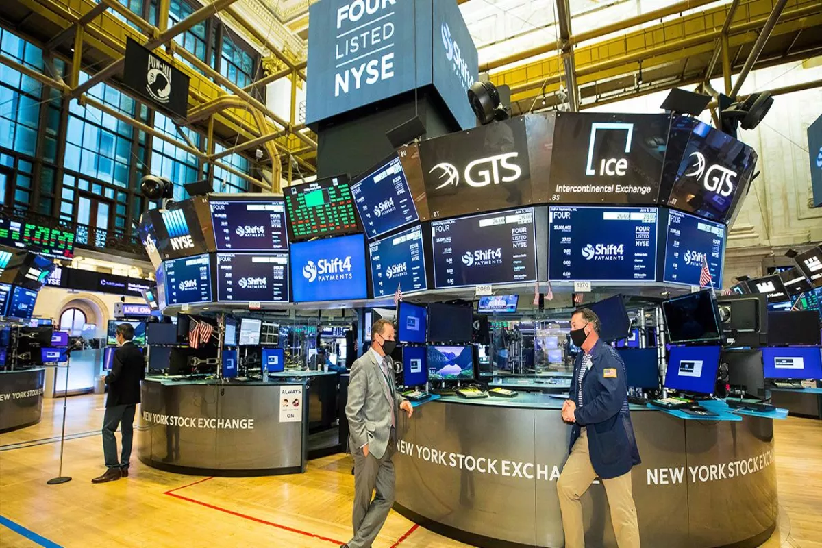 Laba Broadcom Meleset, Investor Wall Street Tinggalkan Sektor Teknologi