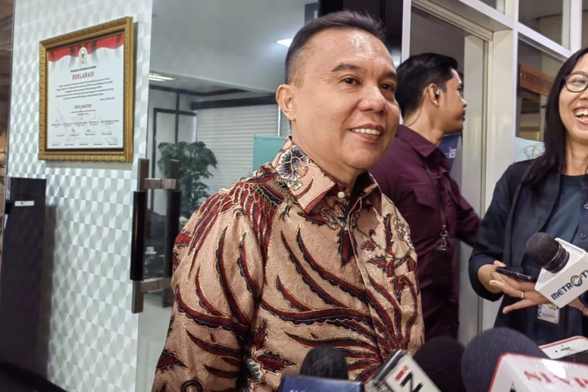 Dasco Telepon Kepala BGN dan Menteri ESDM di Depan Mahasiswa Demonstran