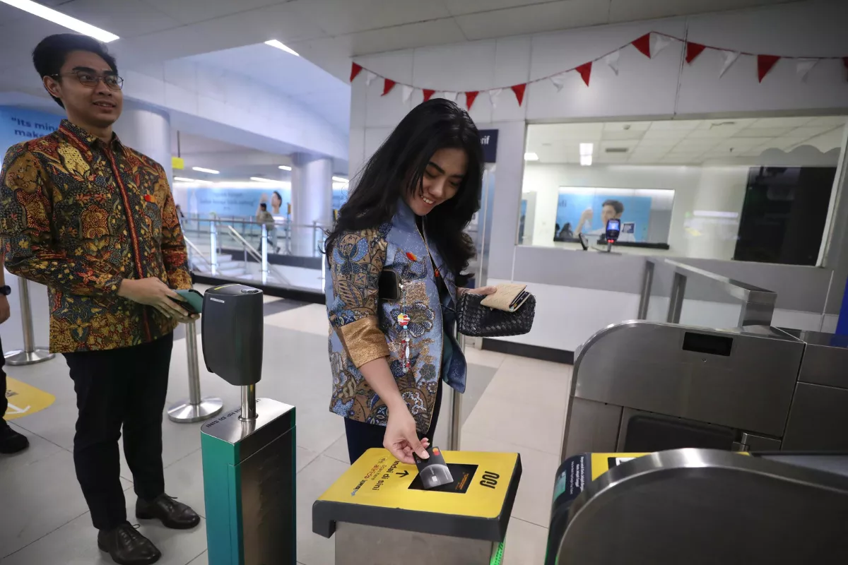 Metode Pembayaran Kartu Kredit Nirsentuh Resmi Hadir di Layanan MRT Jakarta