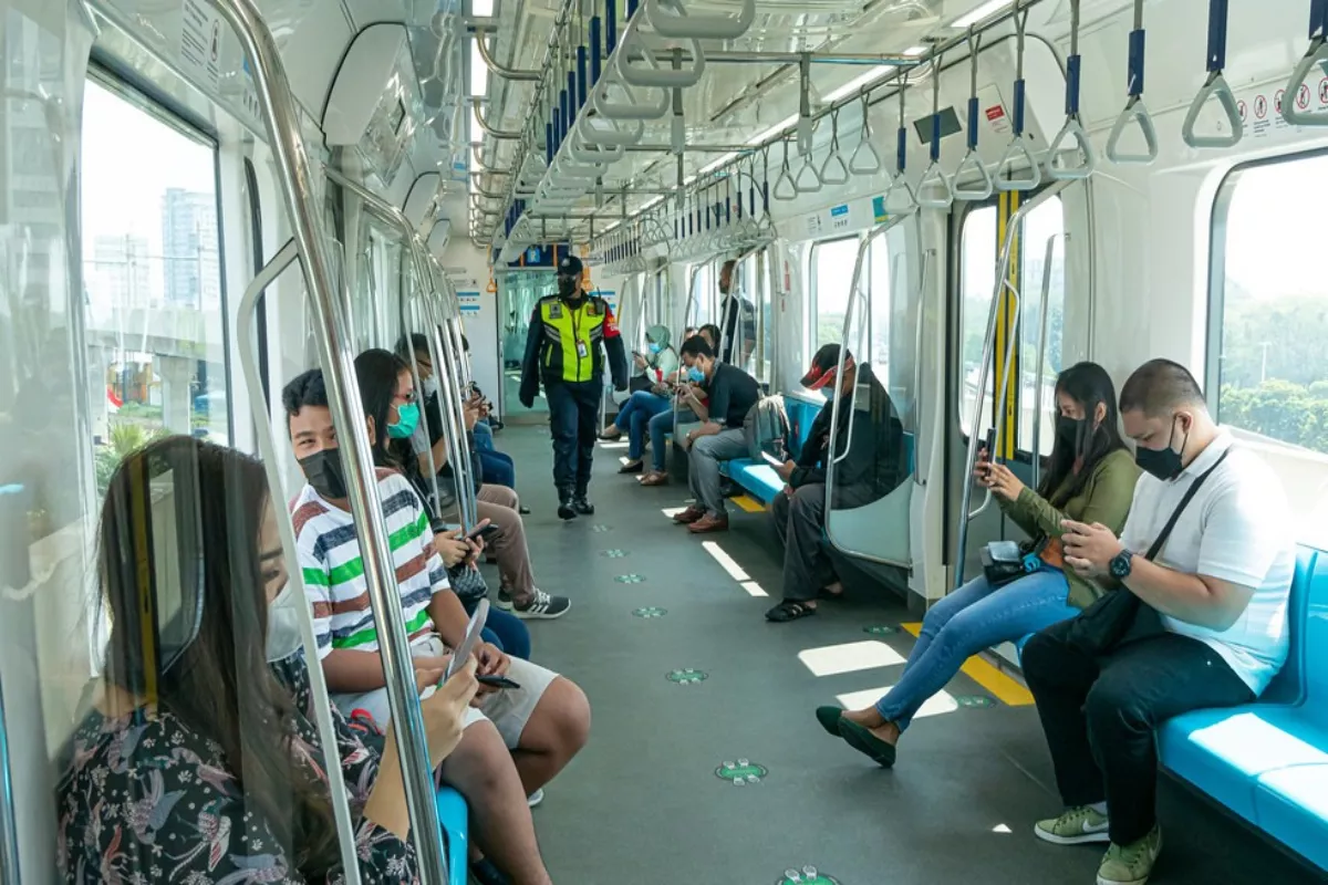 Kampanye Green Future Powered Today Ajak Warga Naik Angkutan Listrik