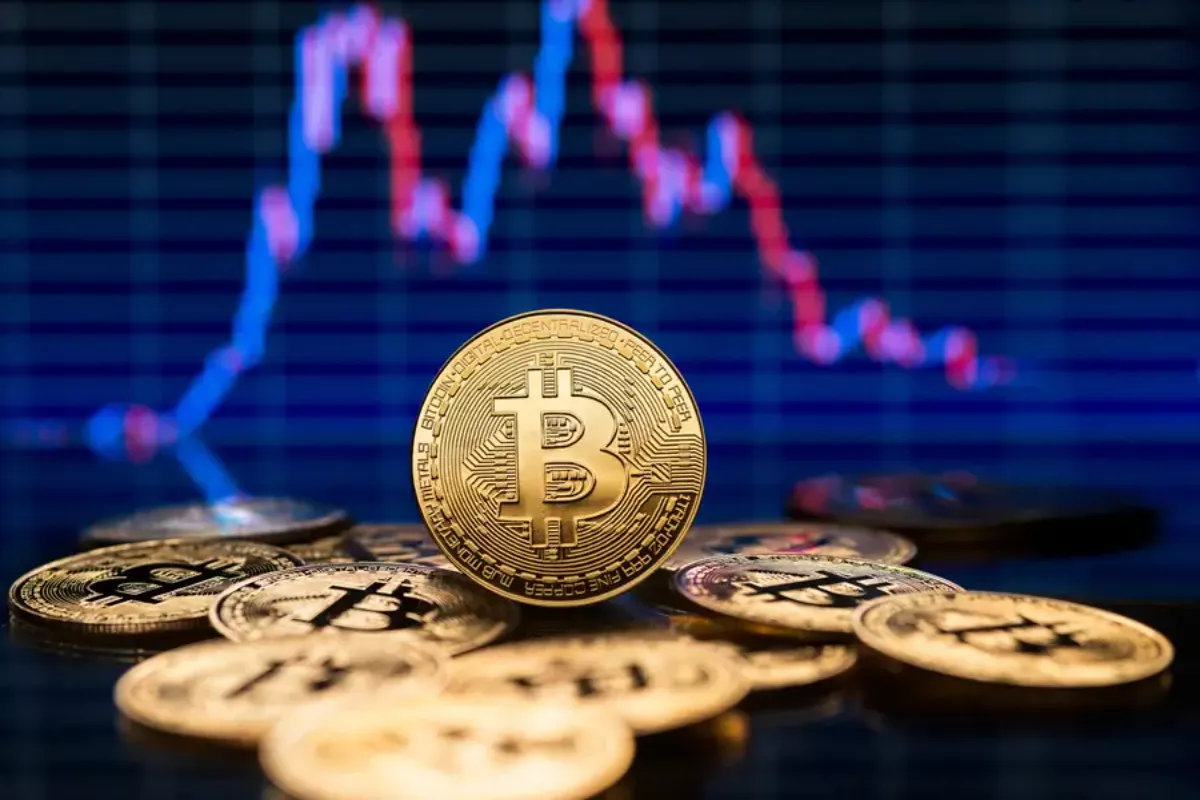 Tertekan Likuidasi Masif, Harga Bitcoin Anjlok ke Level Terendah Setahun
