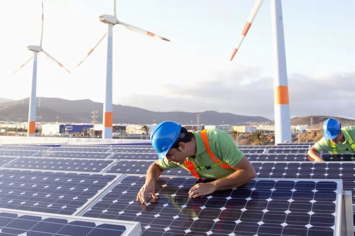 Energi Angin dan Surya Kian Dominan dalam Kelistrikan Uni Eropa