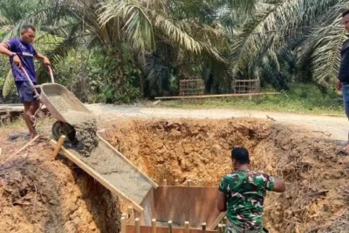 Pemasangan Angkur Jembatan Gantung Talang Pring Jaya Dikerjakan Terus