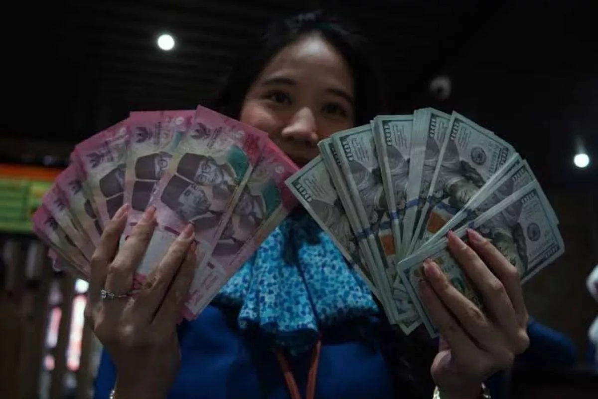 BI Tahan Suku Bunga, Rupiah Ditutup Menguat ke Rp17.917 per Dolar AS