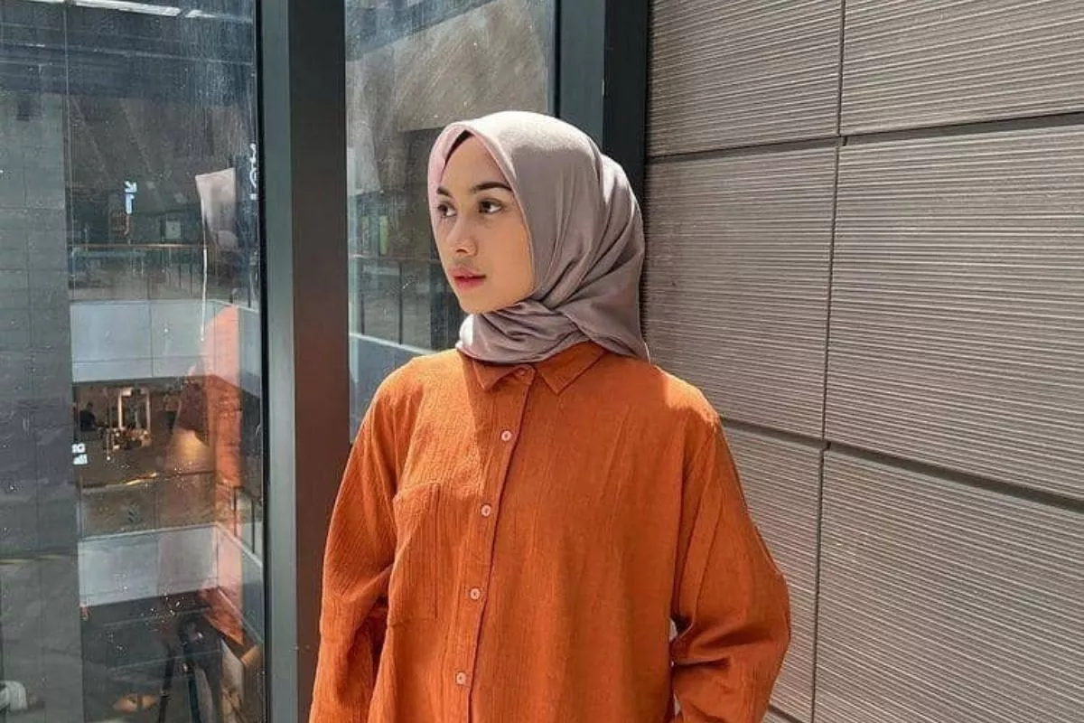 Kombinasi Warna Jilbab Terbaik untuk Paduan Baju Orange