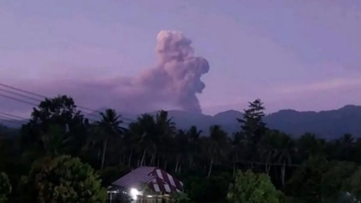 Gunung Dukono Erupsi Pagi Ini, Kolom Abu Capai 1.200 Meter