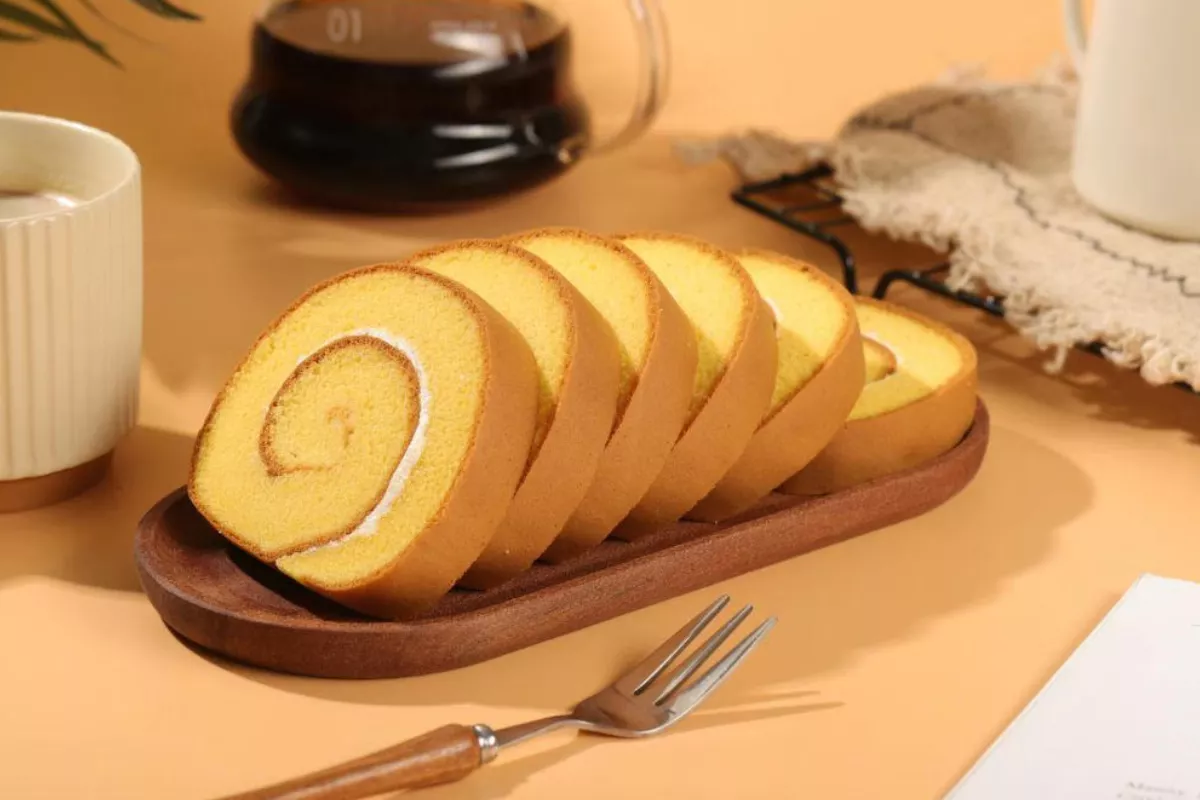 Resep Bolu Gulung Kukus 2 Telur Ekonomis dan Antigagal