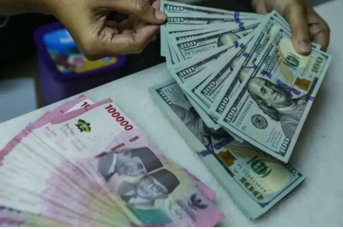 Rupiah Melemah 0,29 Persen ke Rp 17.382 per Dolar AS pada Akhir Pekan