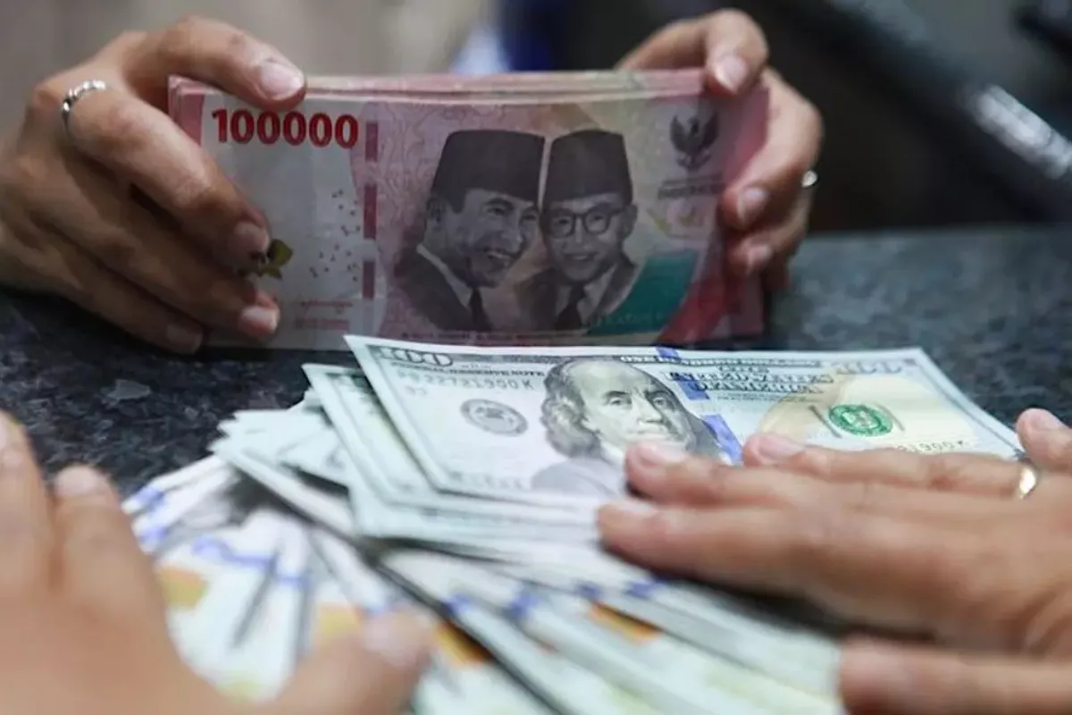 Rupiah Tembus 17.500 Per Dolar AS Akibat Konflik Hormuz dan Harga Minyak