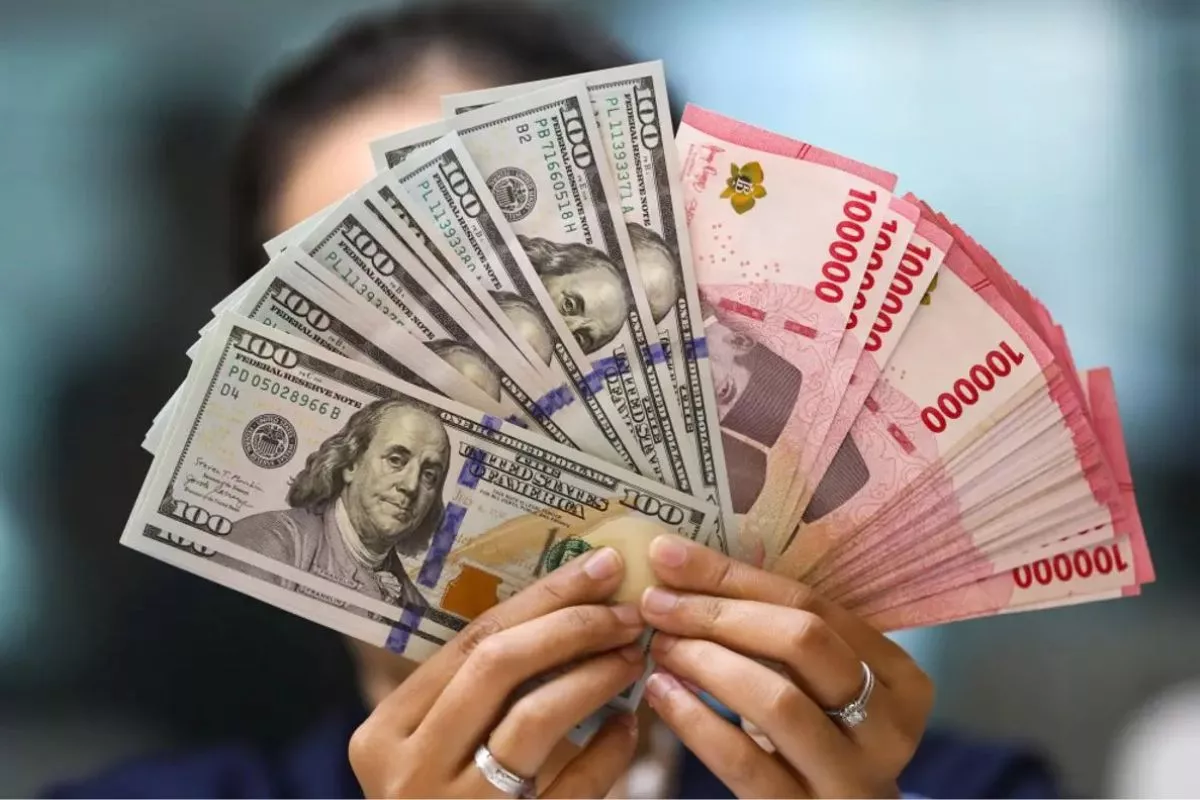 Rupiah Hari Ini Diprediksi Fluktuatif pada Rentang Rp17.300-Rp17.340