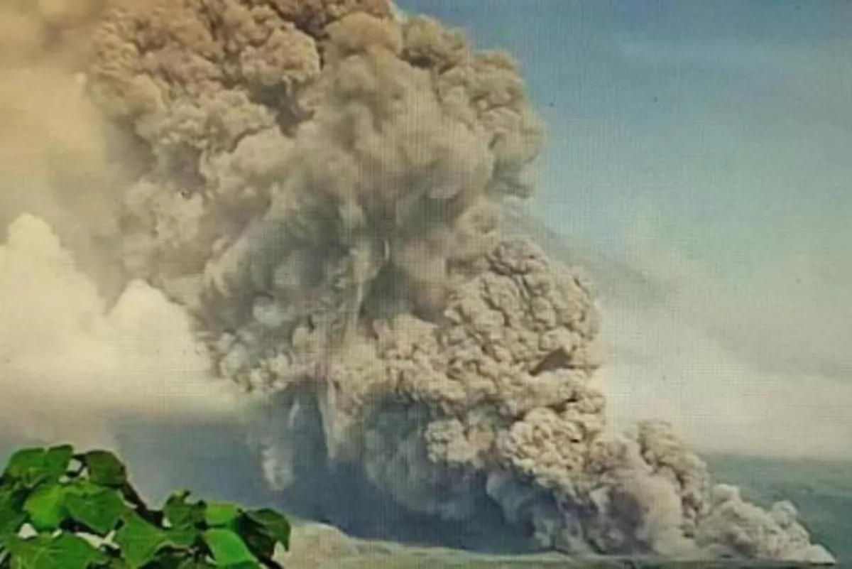 Waspada Abu Vulkanik, BMKG Pantau Erupsi Gunung Semeru