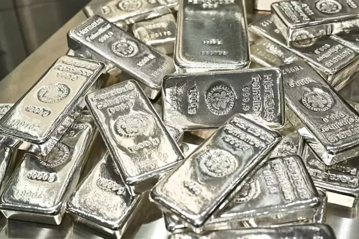 Harga Perak Batangan Antam Naik Menjadi Rp18.500 per Gram Hari Ini