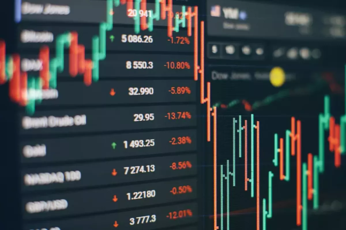 IHSG Parkir di Level 6.969, Kapasar Bursa Tembus Rp 12.406 Triliun