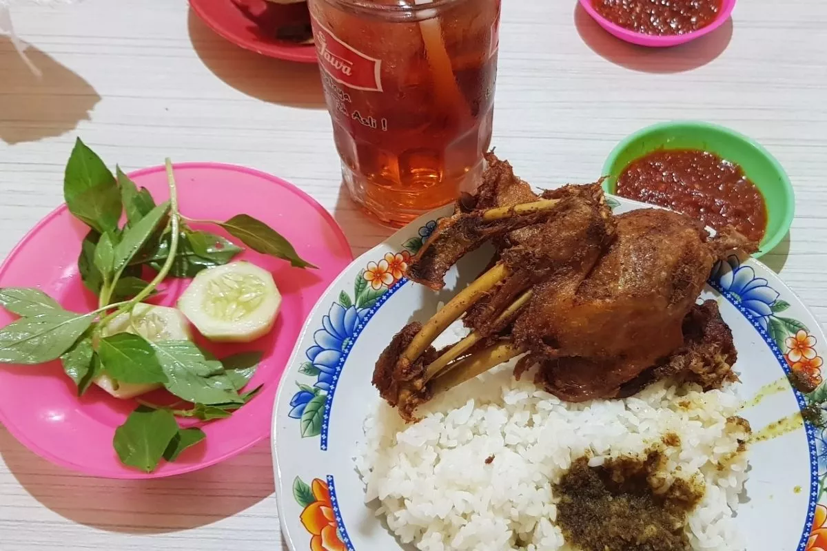 5 Kuliner Enak di Surabaya: Dari Bebek Goreng Lezat hingga Soto Ayam Sedap