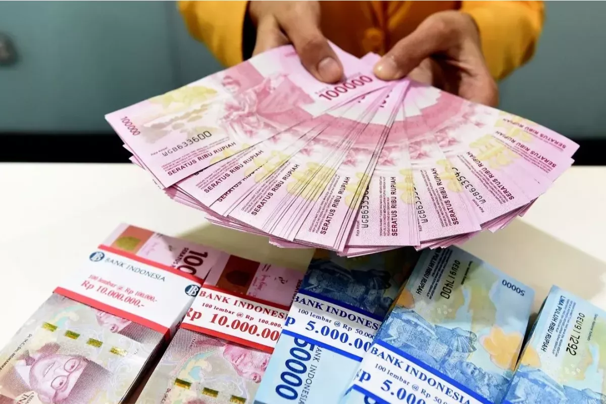 Rupiah Hari Senin Diproyeksi Fluktuatif, Cermati Isu Timur Tengah
