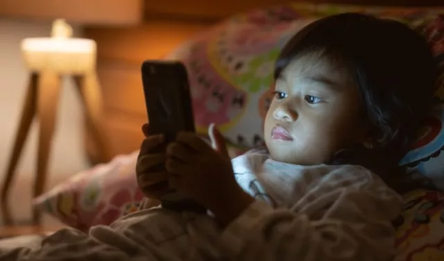 Tips Mendidik Anak SD: Dampak Gadget dan Cara Mengatasinya