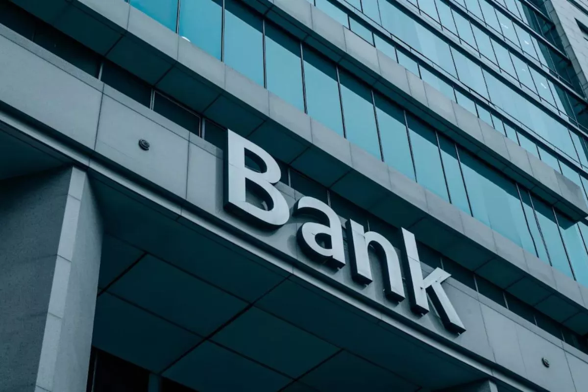 Dampak Aksi Pembelian Kembali Saham Terhadap Kinerja Emiten Perbankan