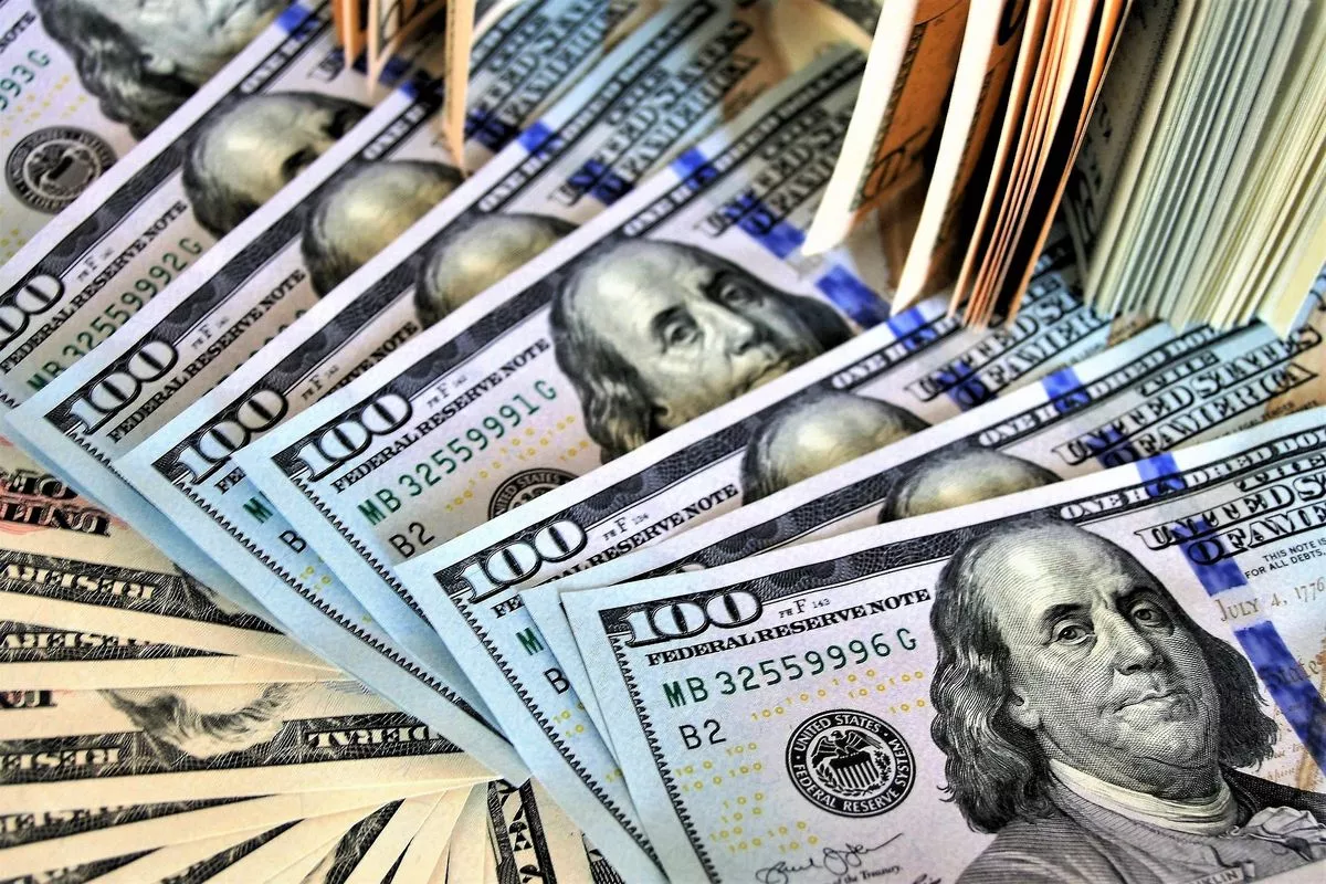 Rupiah Menguat, Ekonom Ingatkan Risiko Suku Bunga dan Biaya Kurs