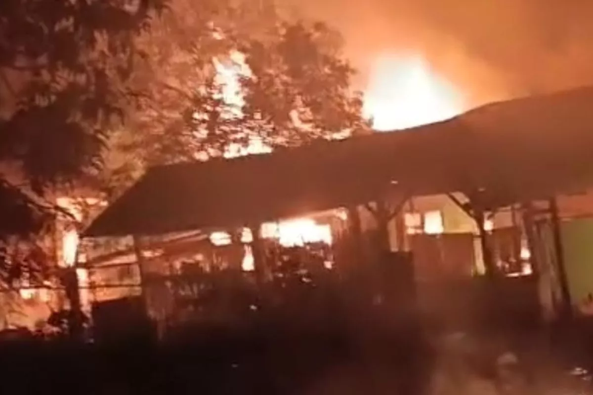 Warga Bakar Ponpes di Mesuji Akibat Dugaan Pencabulan Pimpinan