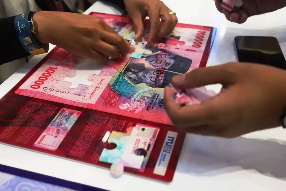Rupiah Tetap Menguat Menginjak Angka Rp 17.679 per Dolar Amerika Serikat