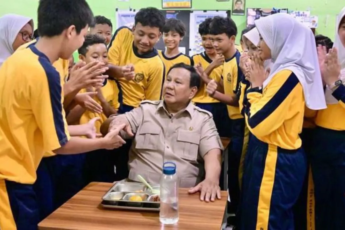 Presiden Prabowo Cek Program Makan Bergizi Gratis di SMPN 111 Jakarta