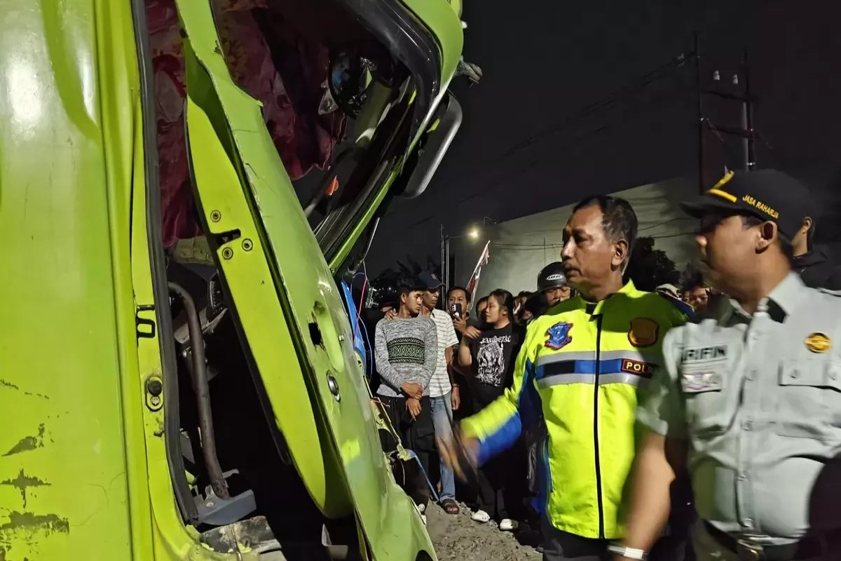 Update Tabrakan KA Dhoho di Blitar: Polisi Periksa Sopir Truk