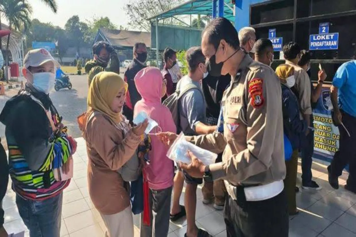 Ditlantas Polda Metro Jaya Siapkan Ribuan Masker Bagi Para Wajib Pajak