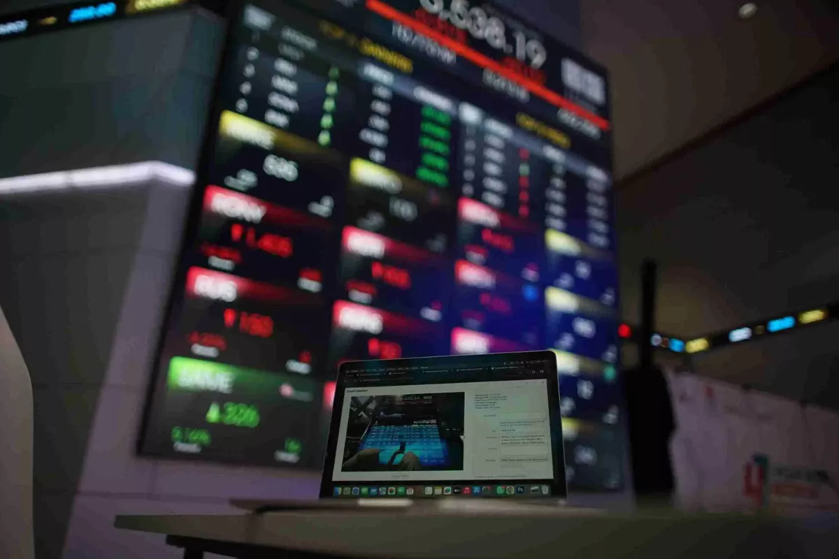 IHSG Turun 3 Hari Beruntun, Asing Tetap Borong Saham-Saham Ini