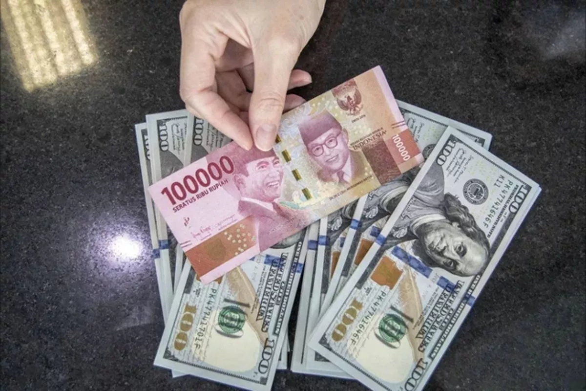 Kurs Dolar AS Stabil di Bank Besar, Rupiah Masih Tertekan ke Rp17.995