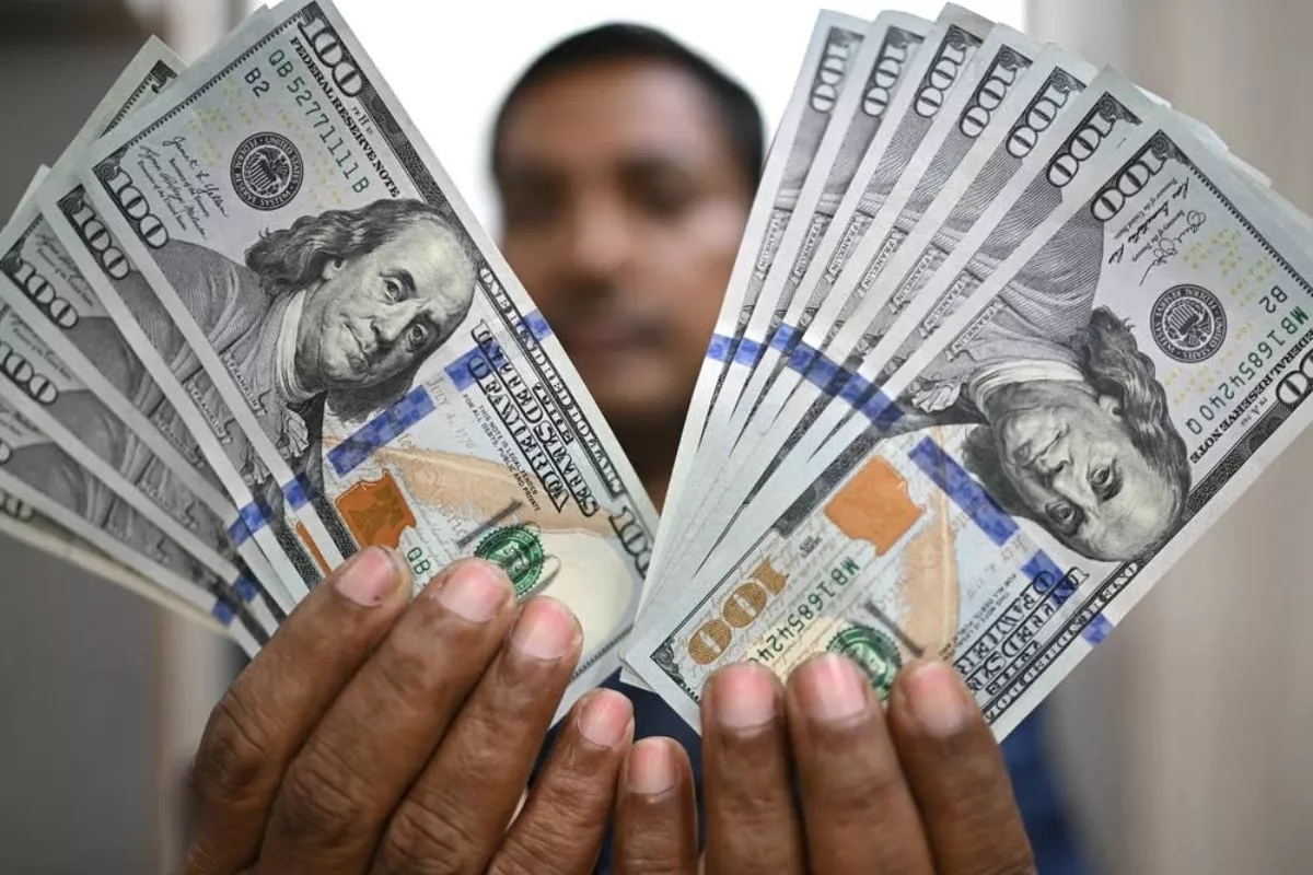 Dolar AS Bertahan Pasca NFP Serta Minyak dan Emas Bergerak Naik