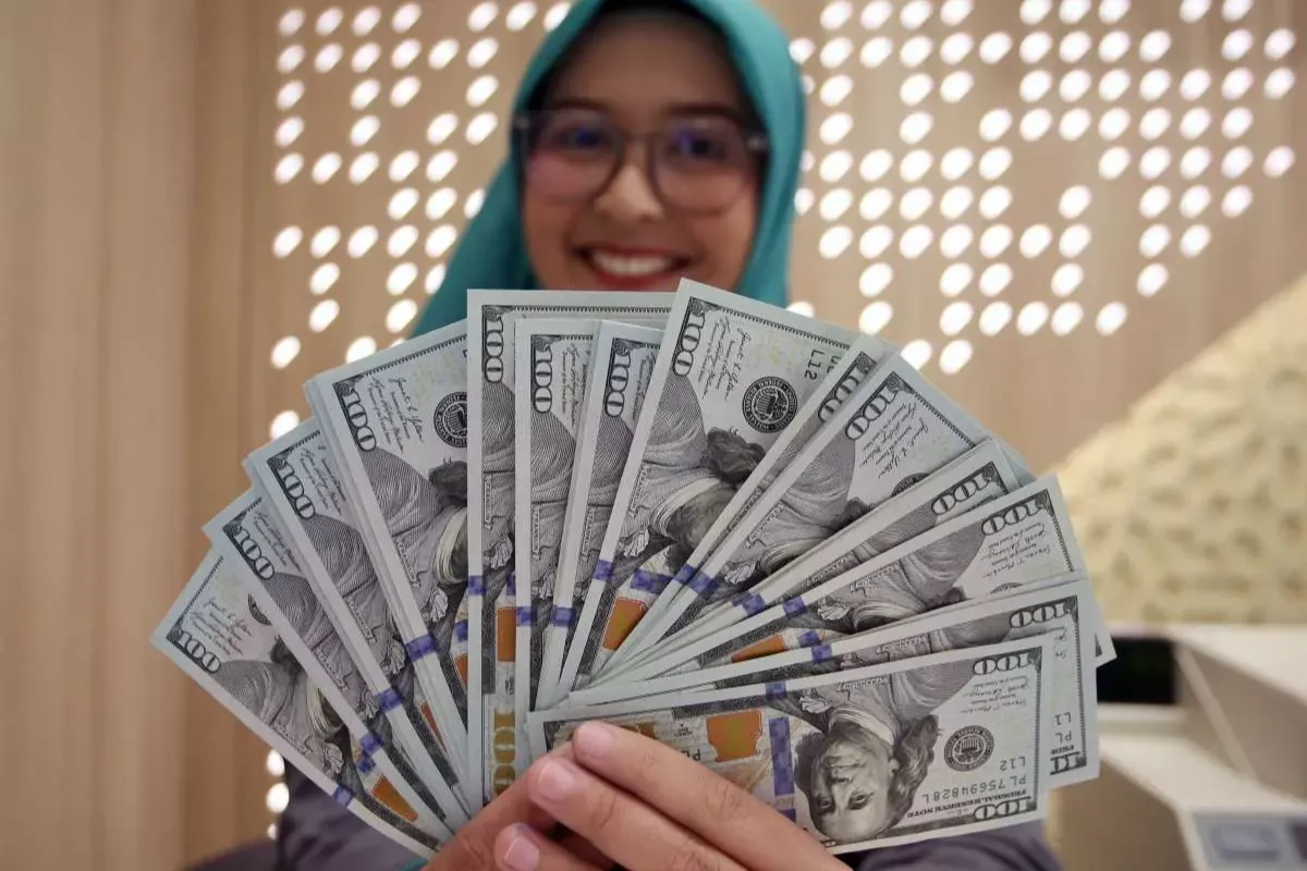 Rupiah Menguat Tipis ke Rp17.937, Pasar Tunggu Keputusan Suku Bunga BI
