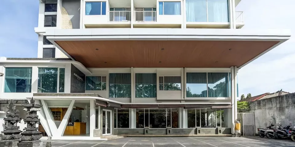 Induk Hotel OYO Prism Bidik Pasar Premium Rilis Resto Bar Legian Bali