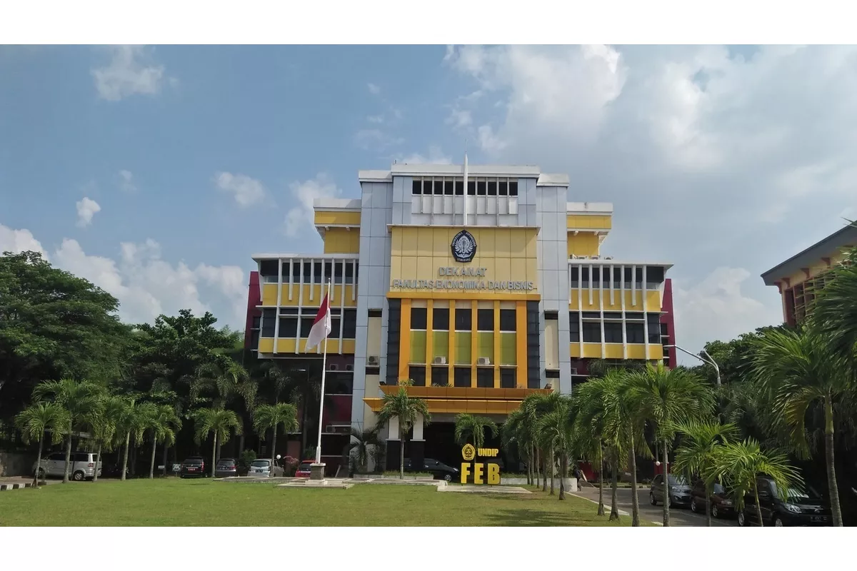 Undip Dan Blue Deal Netherland Hadirkan Solusi Panel Surya Atasi Banjir