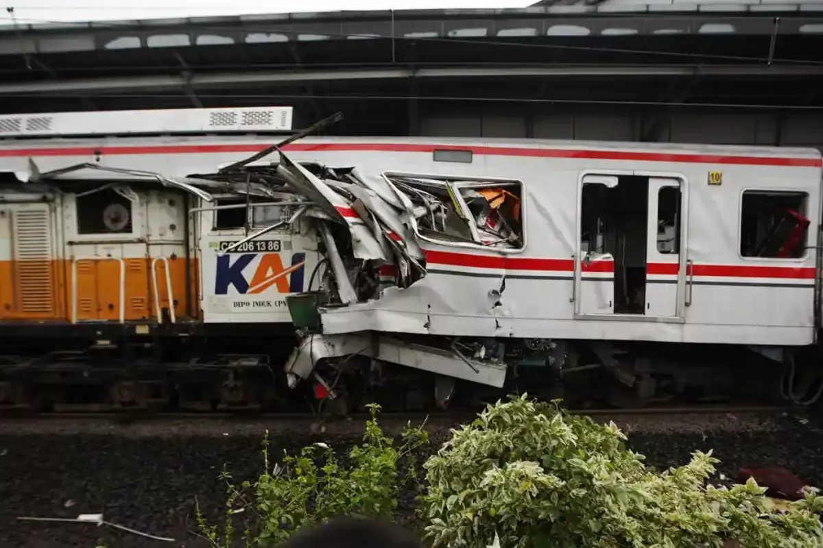 KNKT: Masinis Argo Bromo Rem 1,3 Km sebelum Tabrak KRL