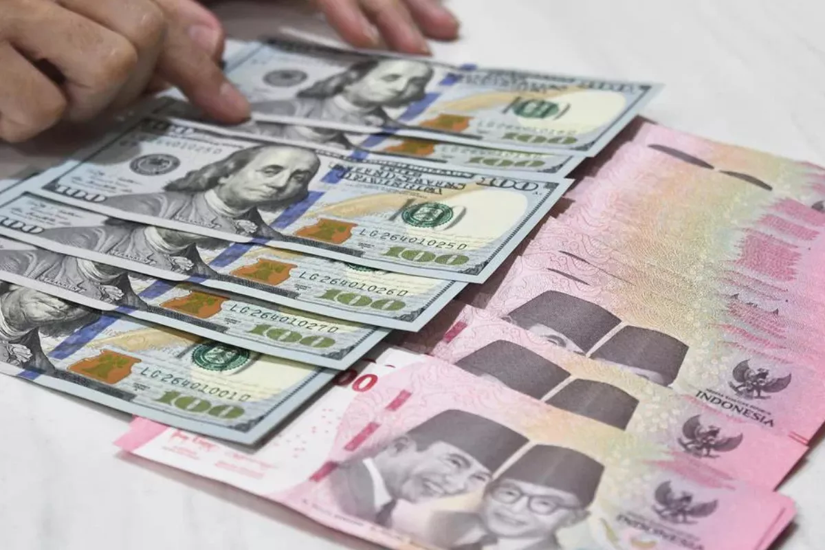 Rupiah Hari Ini Diproyeksikan Melemah Tertekan Sentimen Domestik
